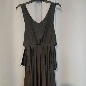 Chic back dress, Large